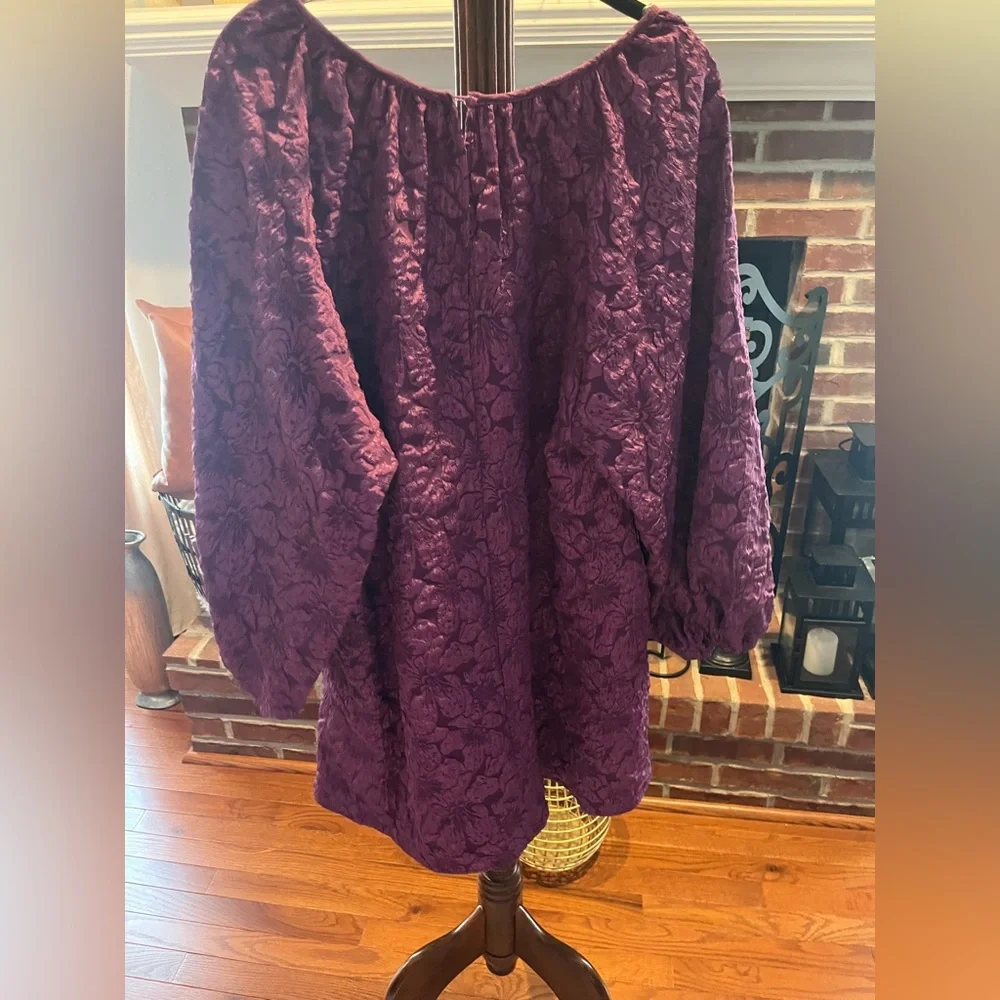New York and Company size:Large Elegant Purple Textured Puff Sleeve Shift Dress - Picture 6 of 9